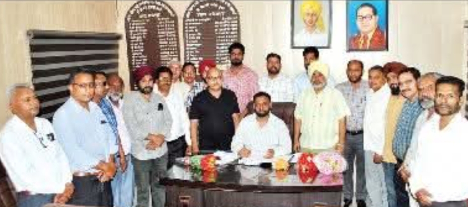 BDPO Avtar Singh took over charge in Mahilpur.